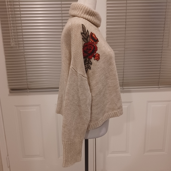 4/$40 Cream Knit Turtleneck Sweater - Size Medium - Picture 3 of 6